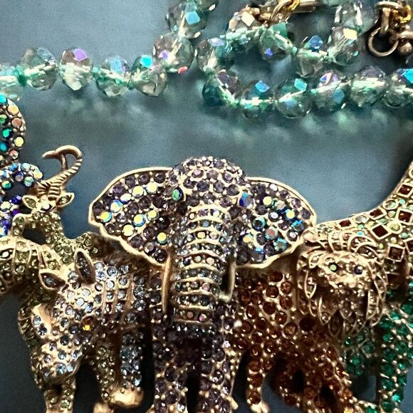🩵 Heidi Daus Amazing Multicolor Crystal embellished Wildlife Animal Necklace 🩵 - Picture 2 of 10
